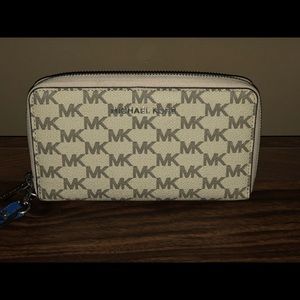 Michael Kors Wallet!